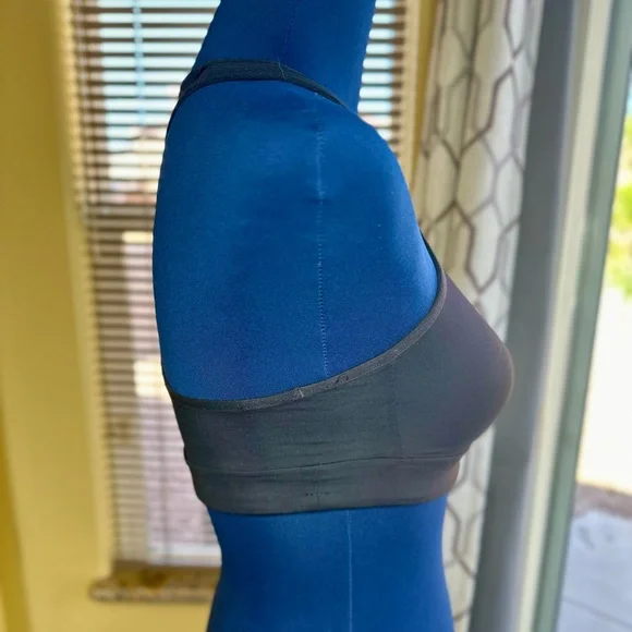 EUC Lululemon Black Racerback Sports Bra - Picture 6 of 10